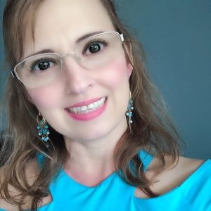 Meet your Posher, Yanira